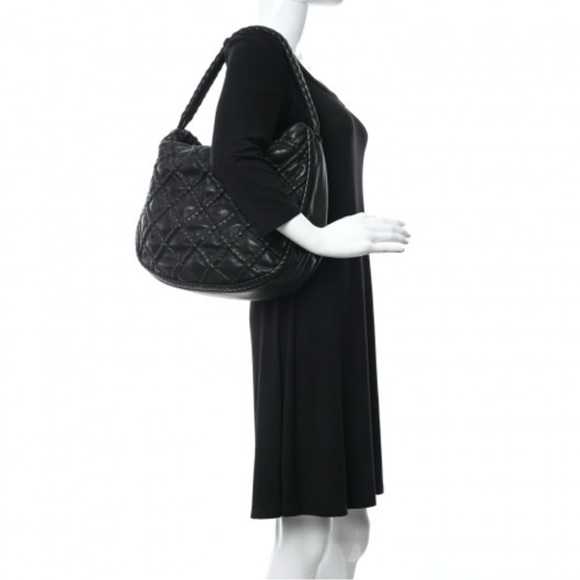 CHANEL Large Quilted Lambskin Hobo Black - Picture 2 of 11